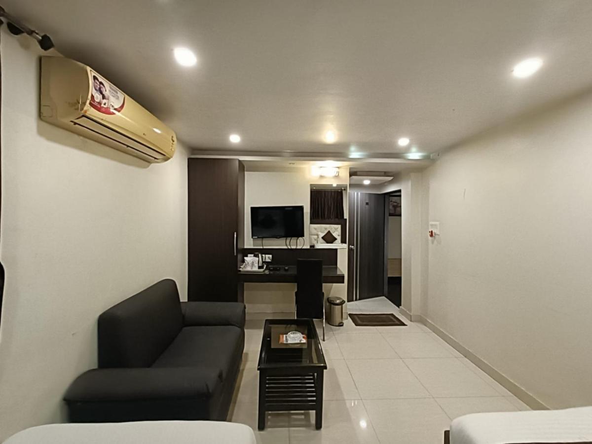 Sheldon Hotel Kolkata Bagian luar foto