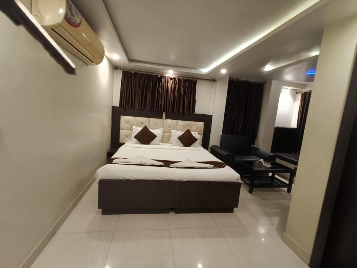 Sheldon Hotel Kolkata Bagian luar foto