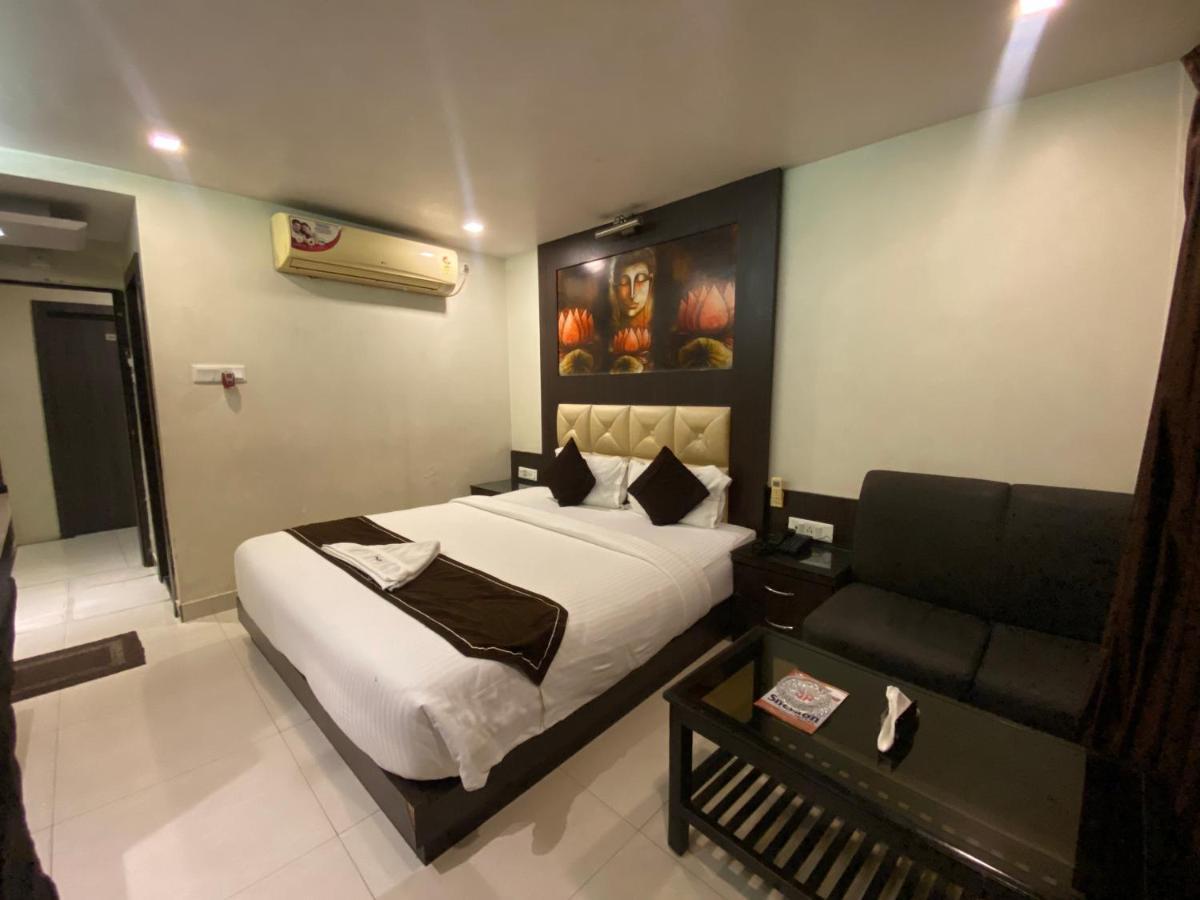 Sheldon Hotel Kolkata Bagian luar foto