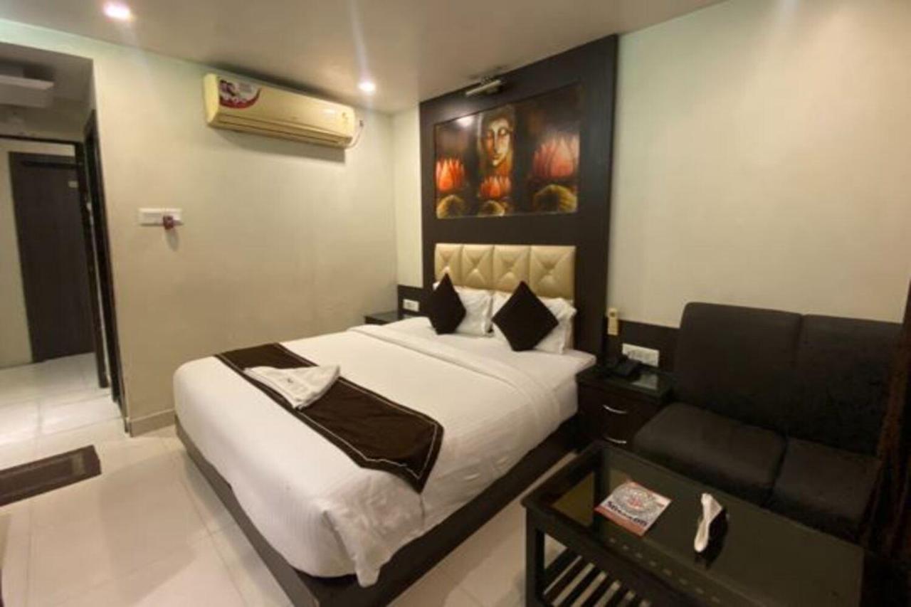 Sheldon Hotel Kolkata Bagian luar foto