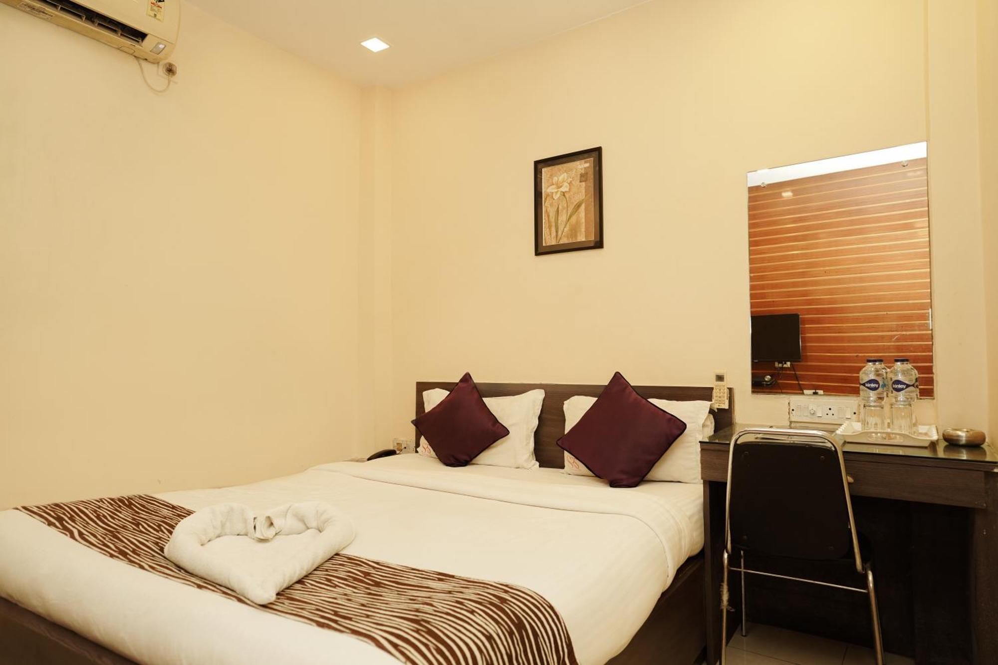Sheldon Hotel Kolkata Bagian luar foto