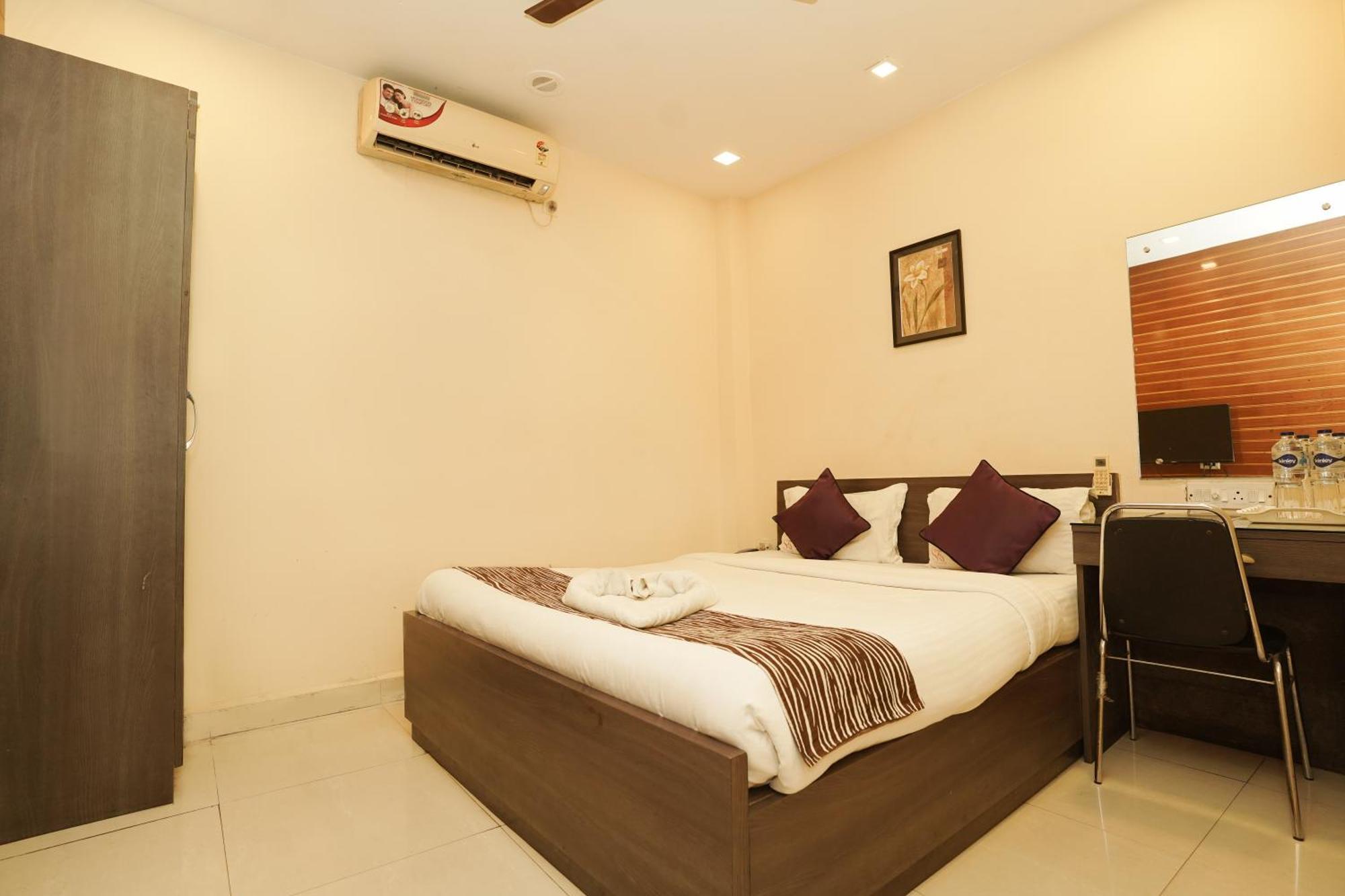 Sheldon Hotel Kolkata Bagian luar foto