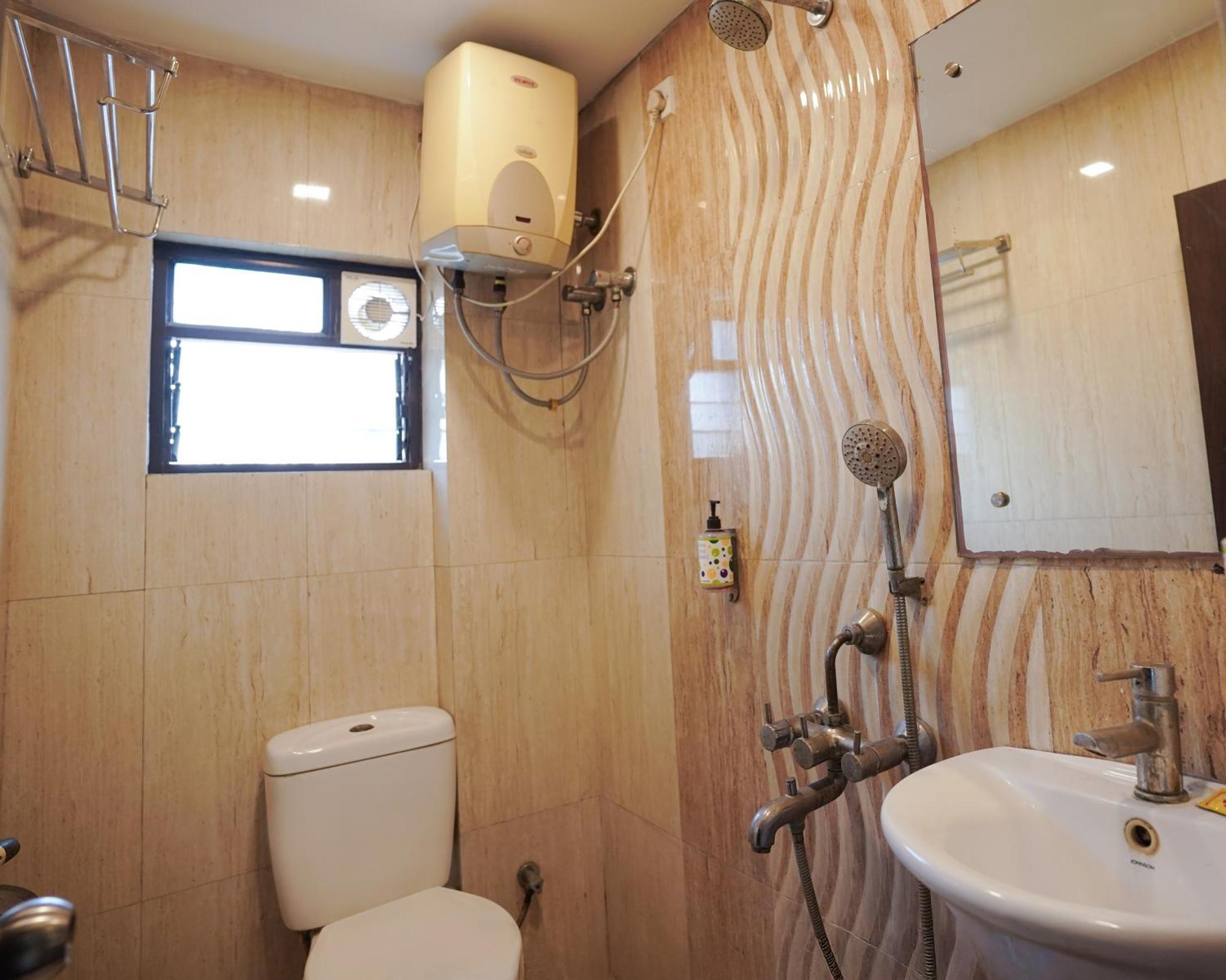 Sheldon Hotel Kolkata Bagian luar foto