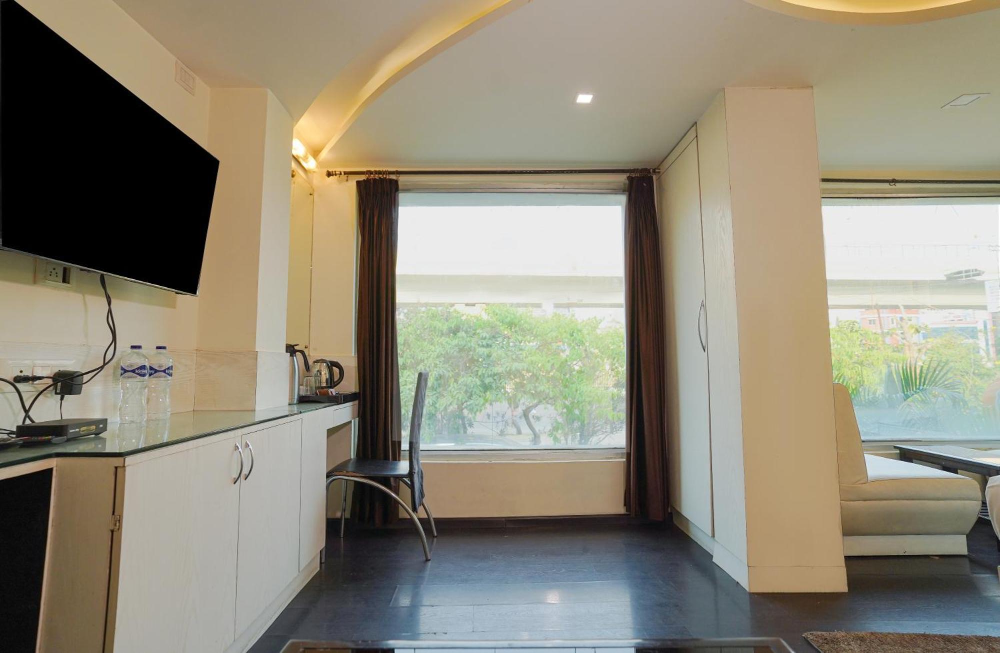 Sheldon Hotel Kolkata Bagian luar foto