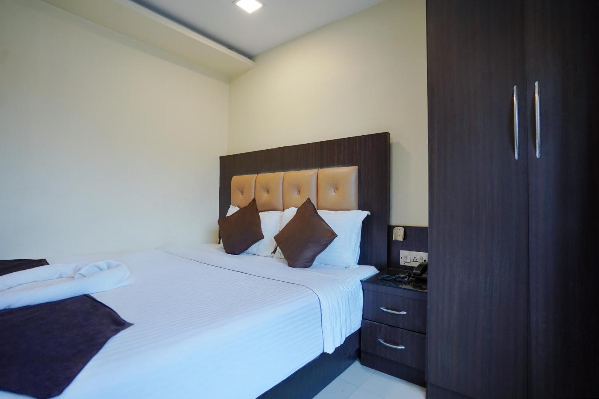 Sheldon Hotel Kolkata Bagian luar foto