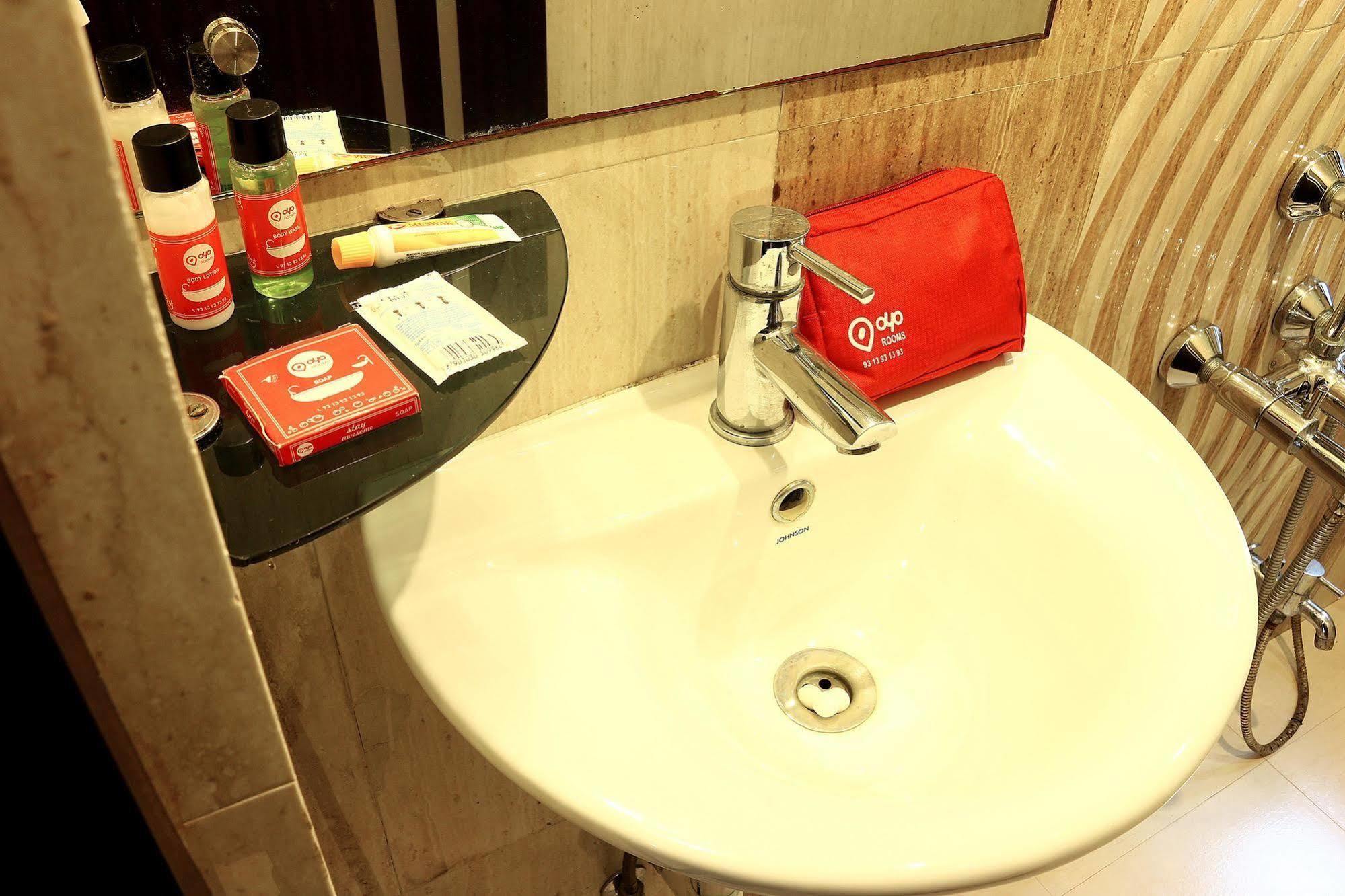 Sheldon Hotel Kolkata Bagian luar foto