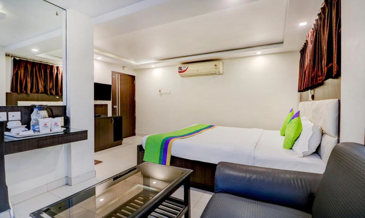 Sheldon Hotel Kolkata Bagian luar foto