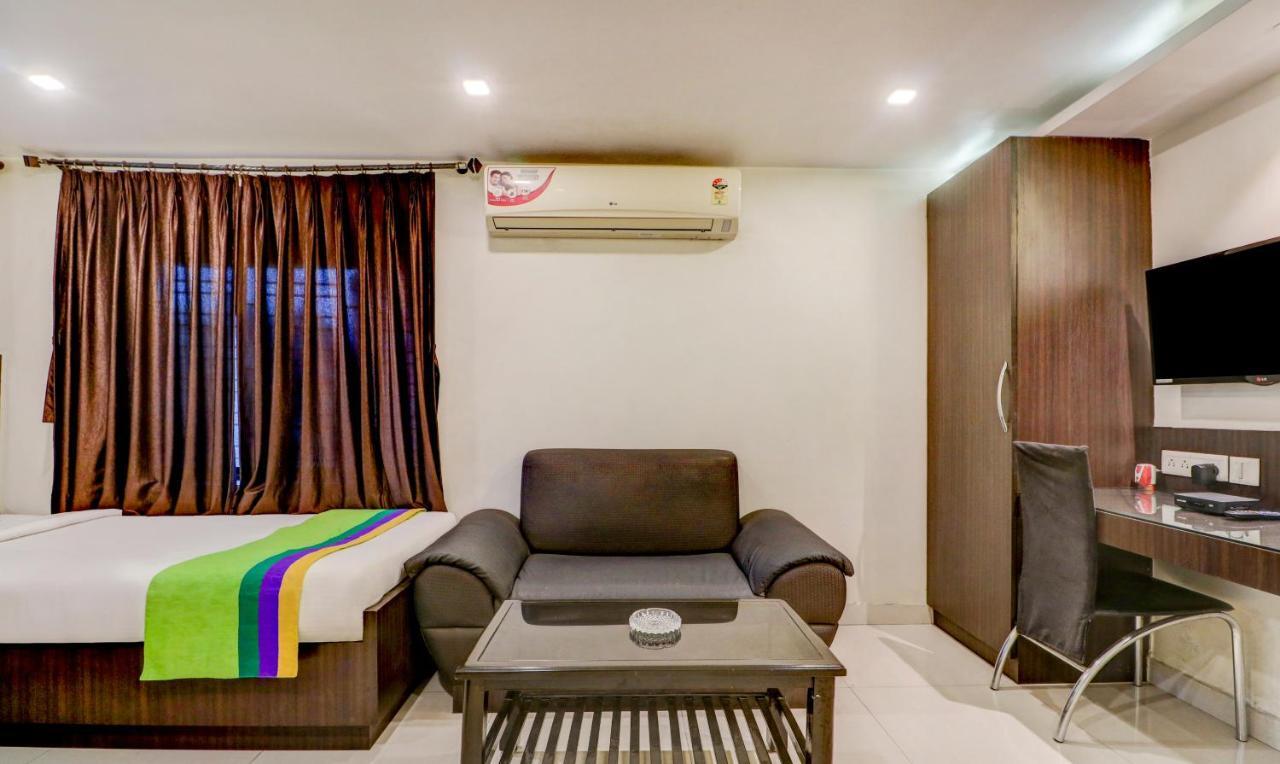 Sheldon Hotel Kolkata Bagian luar foto